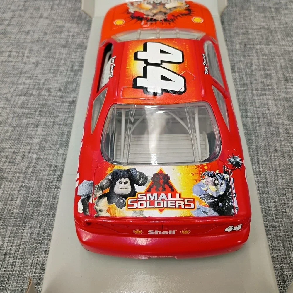 1:24 Winners Circle Diecast 1998 Tony Stewart #44 Small Soldiers Shell Nascar